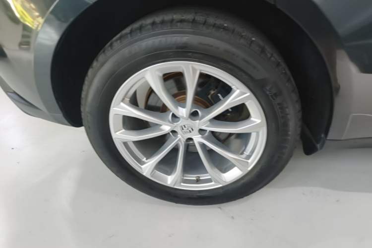 Used Porsche Macan 2022 Macan 2.0T Right Rear Wheel Hub