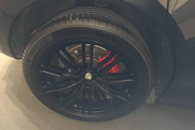 Used Porsche Macan 2022 Macan 2.0T Right Rear Wheel Hub