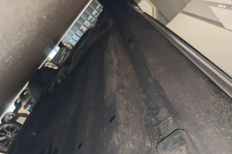 Used Porsche Macan 2022 Macan 2.0T Right Side Sill