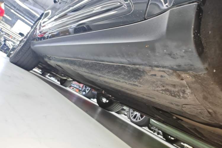 Used Porsche Macan 2022 Macan S 2.9T Right Side Sill