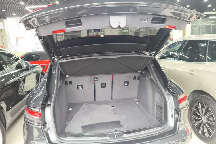 Used Porsche Macan 2022 Macan 2.0T Trunk
