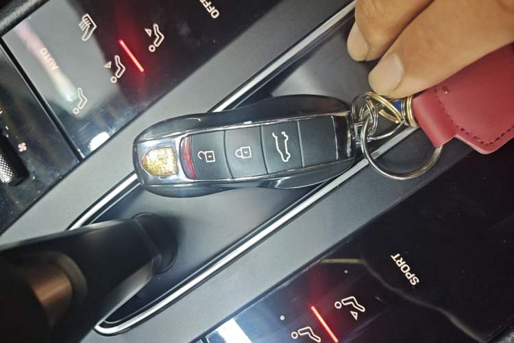 Used Porsche Macan 2022 Macan 2.0T Vehicle Key