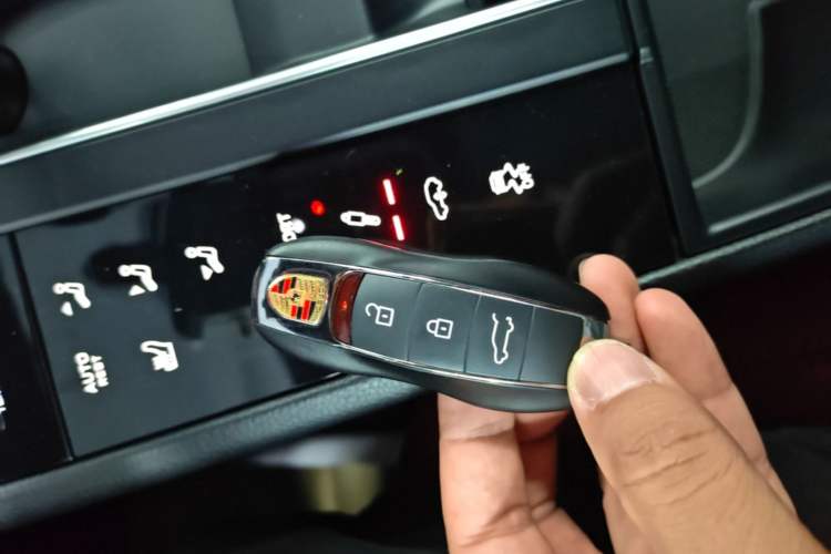 Used Porsche Macan 2022 Macan S 2.9T Vehicle Key