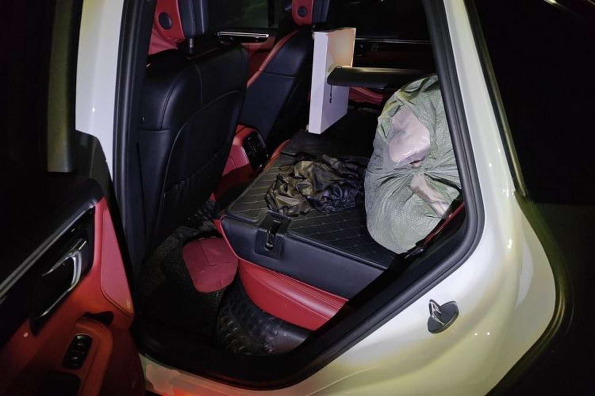 Used Porsche Macan 2022 Macan S 2.9T Left Rear Seat