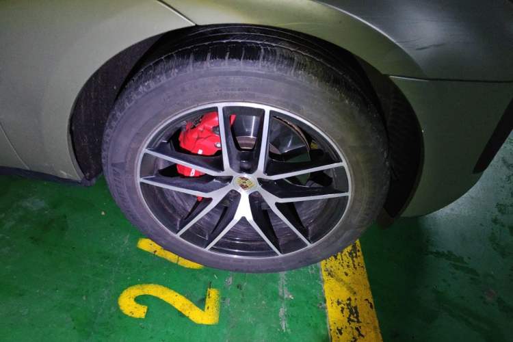 Used Porsche Macan 2022 Macan S 2.9T Right Front Wheel Hub