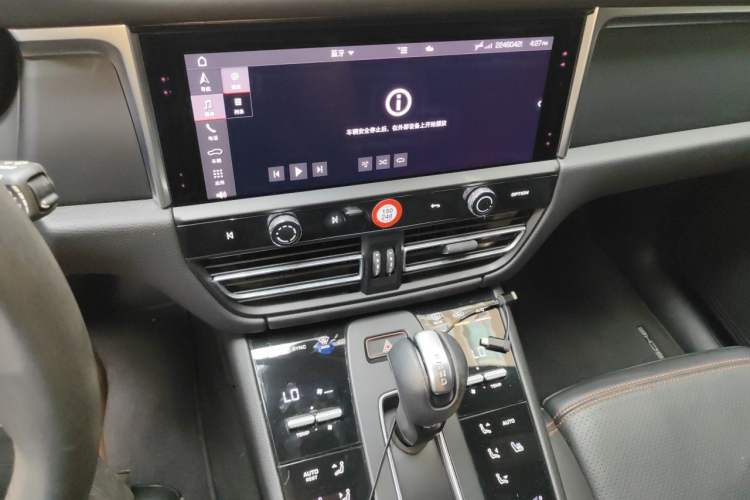 Used Porsche Macan 2022 Macan 2.0T Audio And AC Panel