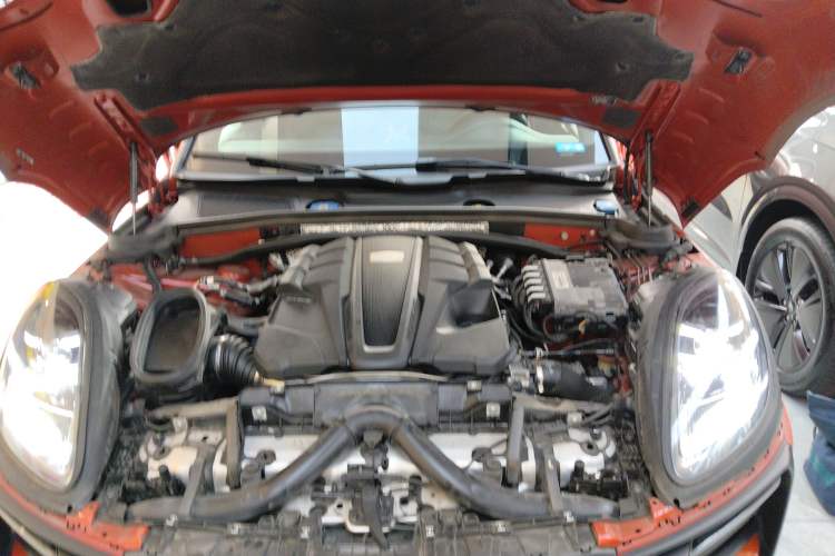 Used Porsche Macan 2022 Macan S 2.9T Engine Bay