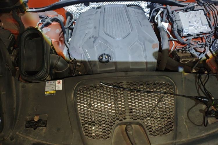 Used Porsche Macan 2022 Macan 2.0T Engine Bay