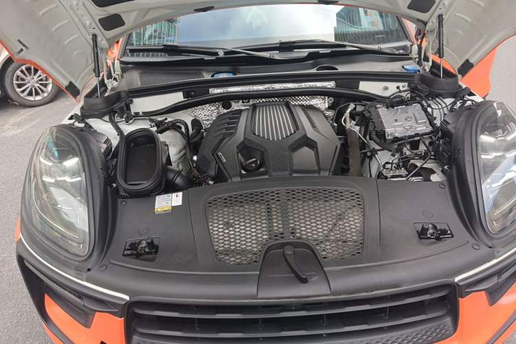 Used Porsche Macan 2022 Macan 2.0T Engine Bay