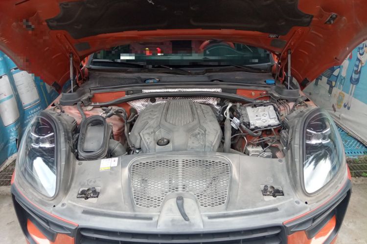 Used Porsche Macan 2022 Macan 2.0T Engine Bay