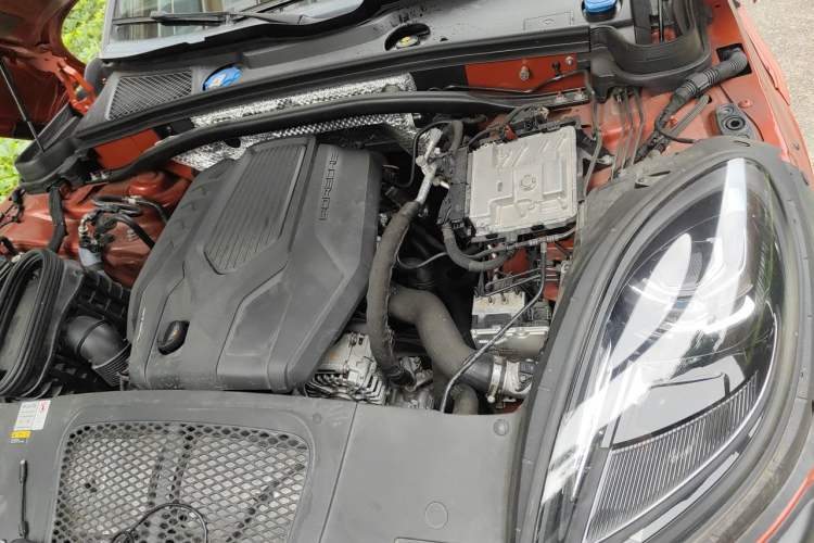 Used Porsche Macan 2022 Macan 2.0T Engine Bay Left