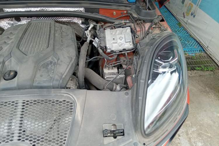 Used Porsche Macan 2022 Macan 2.0T Engine Bay Left