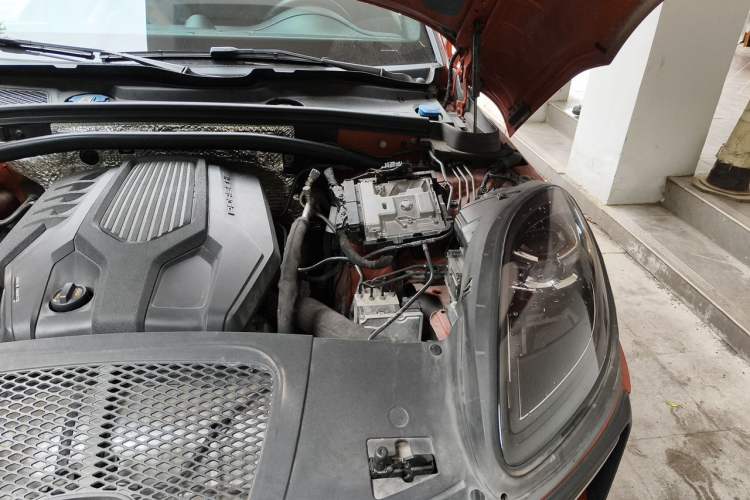 Used Porsche Macan 2022 Macan 2.0T Engine Bay Left