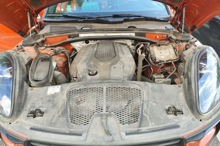 Used Porsche Macan 2022 Macan 2.0T Engine Bay
