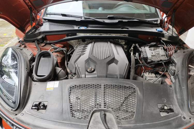 Used Porsche Macan 2022 Macan 2.0T Engine Bay