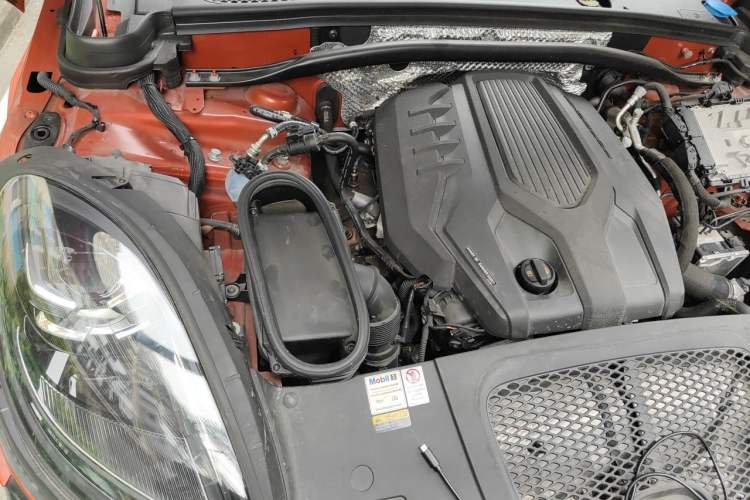 Used Porsche Macan 2022 Macan 2.0T Engine Bay Right