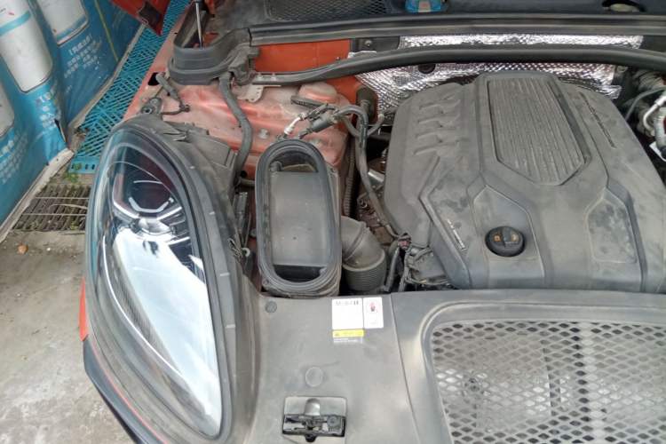 Used Porsche Macan 2022 Macan 2.0T Engine Bay Right