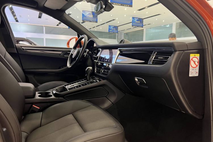 Used Porsche Macan 2022 Macan S 2.9T Interior 9