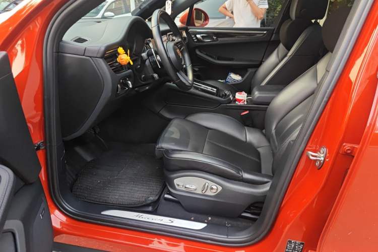 Used Porsche Macan 2022 Macan S 2.9T Left Front Seat