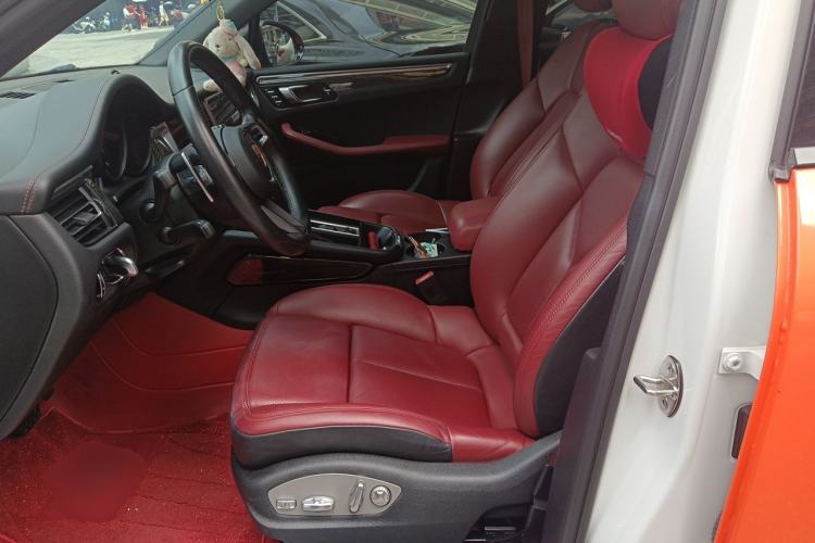 Used Porsche Macan 2022 Macan 2.0T Left Front Seat