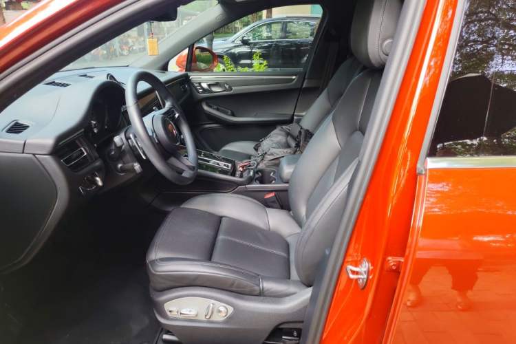 Used Porsche Macan 2022 Macan 2.0T Left Front Seat