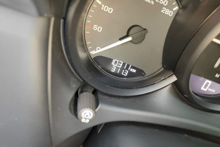 Used Porsche Macan 2022 Macan 2.0T Odometer Close Up