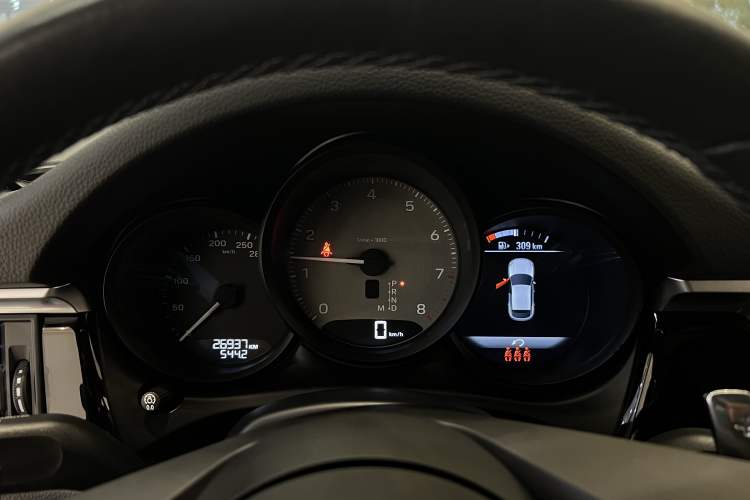 Used Porsche Macan 2022 Macan S 2.9T Odometer Close Up