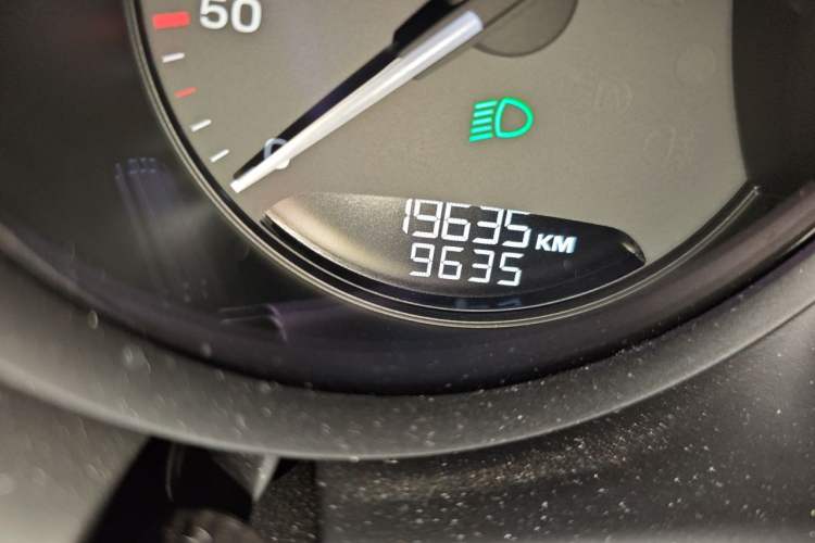 Used Porsche Macan 2022 Macan 2.0T Odometer Close Up