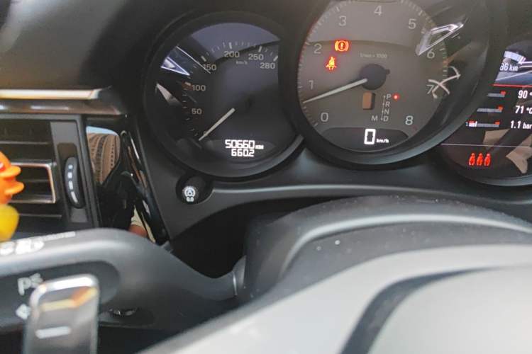 Used Porsche Macan 2022 Macan S 2.9T Odometer Close Up