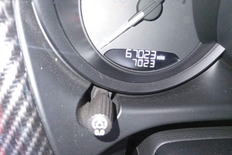 Used Porsche Macan 2022 Macan 2.0T Odometer Close Up