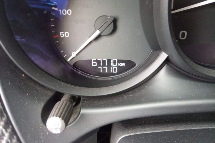Used Porsche Macan 2022 Macan 2.0T Odometer Close Up