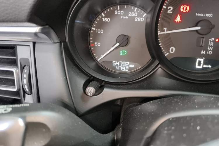 Used Porsche Macan 2022 Macan 2.0T Odometer Close Up