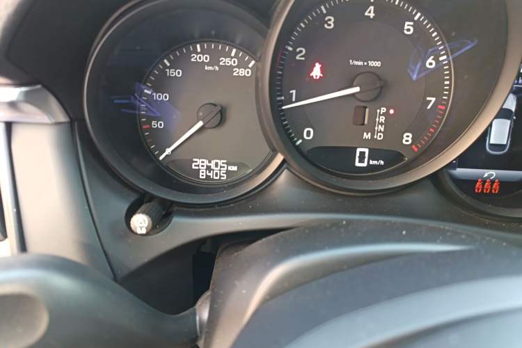 Used Porsche Macan 2022 Macan 2.0T Odometer Close Up