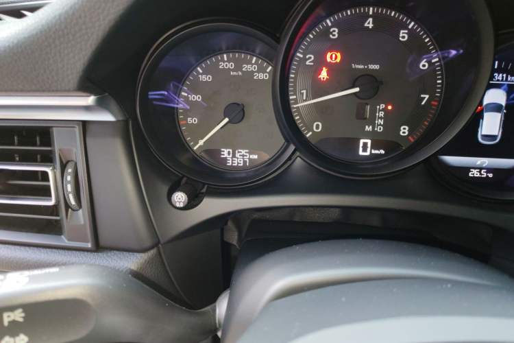 Used Porsche Macan 2022 Macan 2.0T Odometer Close Up