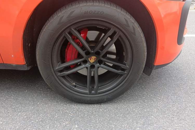 Used Porsche Macan 2022 Macan 2.0T Right Front Wheel Hub