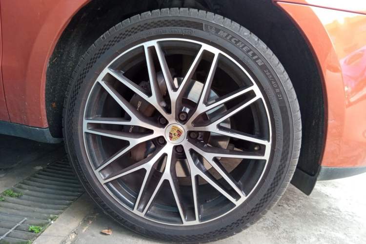 Used Porsche Macan 2022 Macan 2.0T Right Front Wheel Hub