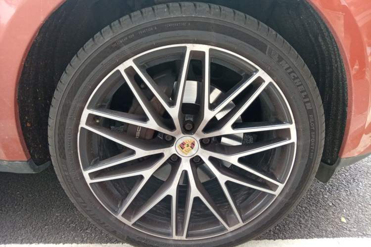 Used Porsche Macan 2022 Macan 2.0T Right Front Wheel Hub
