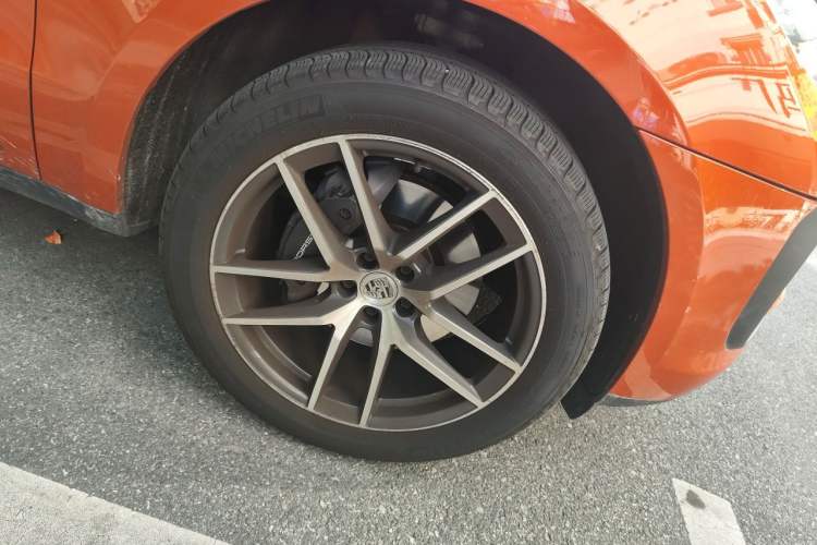 Used Porsche Macan 2022 Macan 2.0T Right Front Wheel Hub