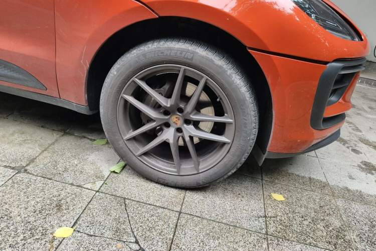 Used Porsche Macan 2022 Macan 2.0T Right Front Wheel Hub