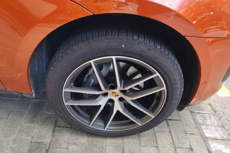 Used Porsche Macan 2022 Macan 2.0T Right Front Wheel Hub