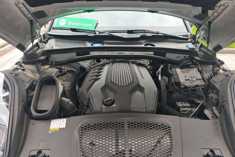 Used Porsche Macan 2022 Macan 2.0T Engine Bay