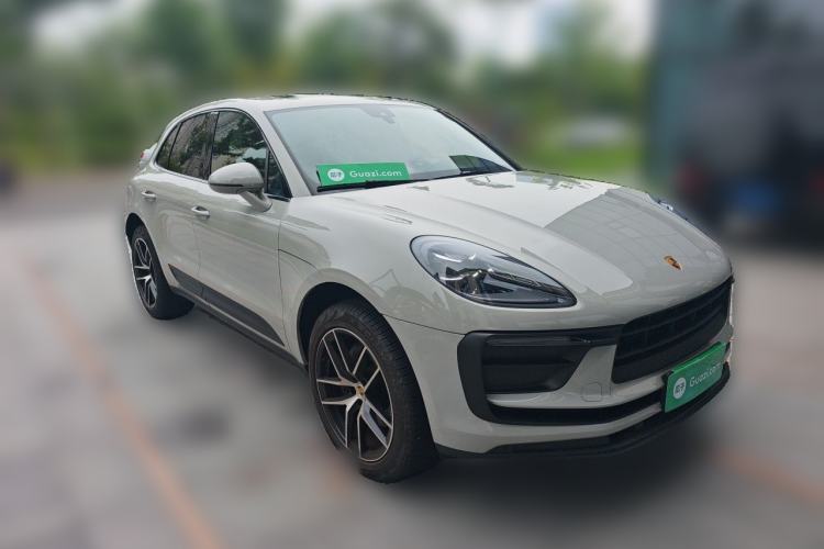 Used Porsche Macan 2022 Macan 2.0T Front Right 45 Deg