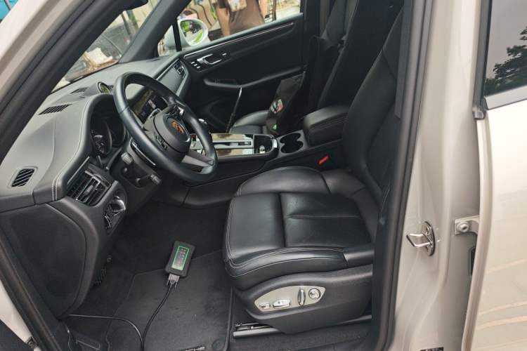 Used Porsche Macan 2022 Macan 2.0T Left Front Seat