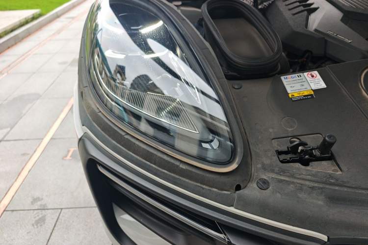 Used Porsche Macan 2022 Macan 2.0T Right Front Headlight