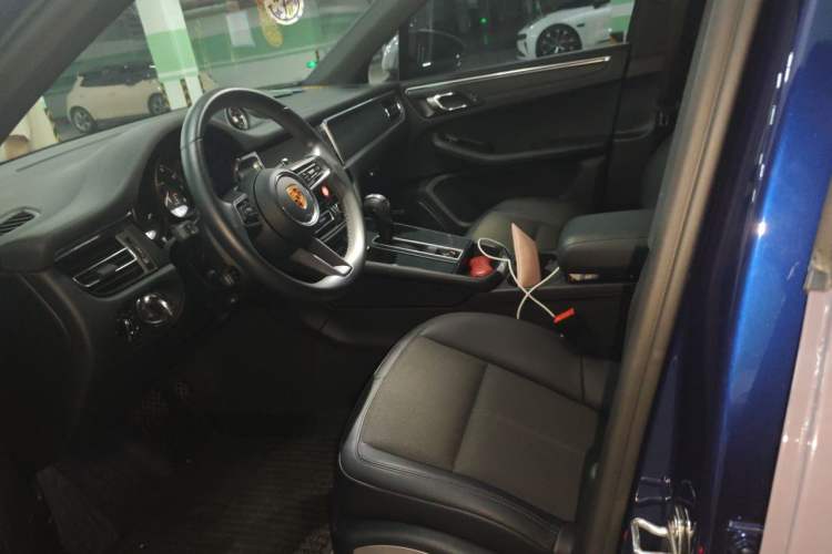 Used Porsche Macan 2022 Macan 2.0T Left Front Seat