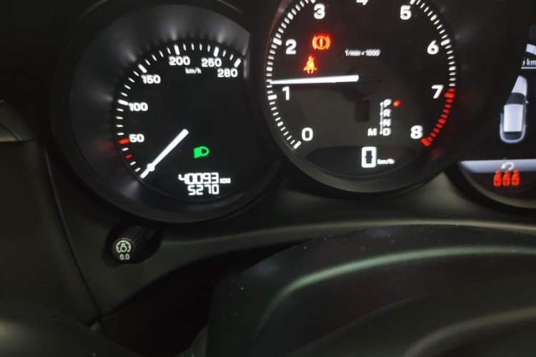 Used Porsche Macan 2022 Macan 2.0T Odometer Close Up