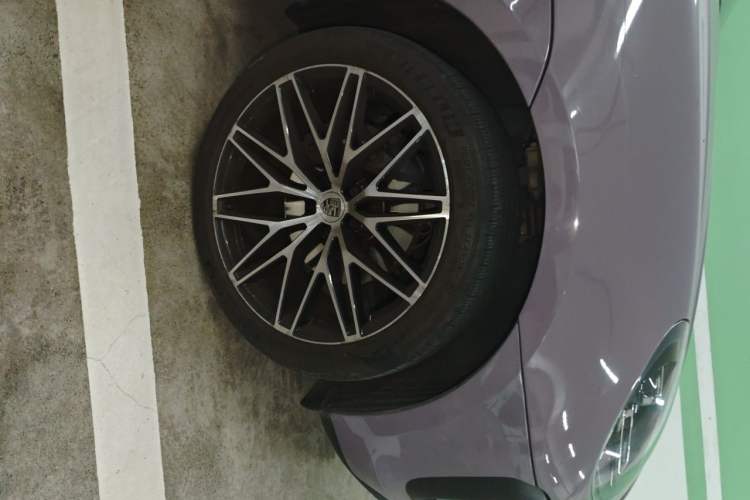Used Porsche Macan 2022 Macan 2.0T Right Front Wheel Hub