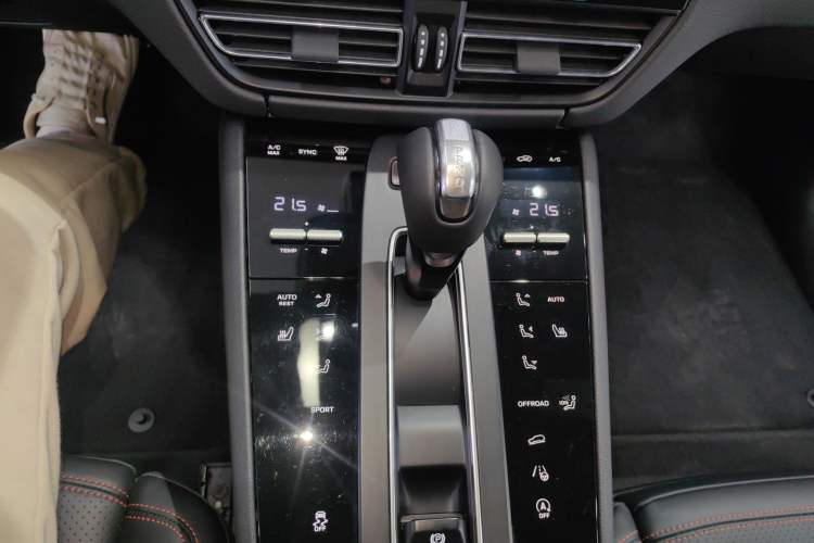 Used Porsche Macan 2022 Macan 2.0T Audio And AC Panel