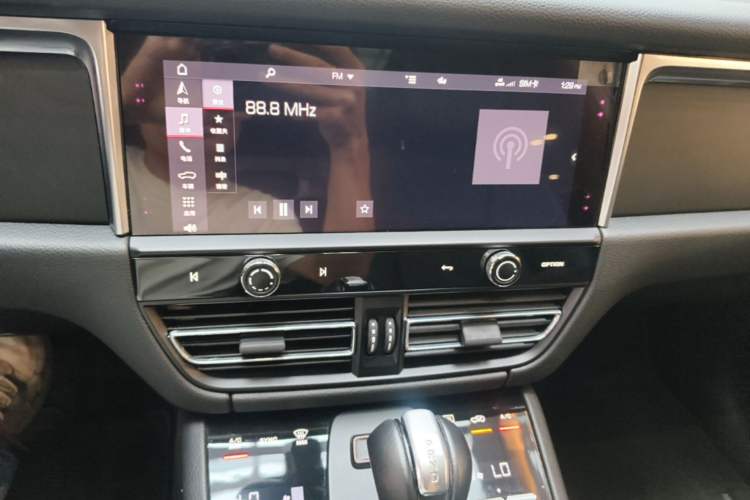 Used Porsche Macan 2022 Macan 2.0T Audio And AC Panel