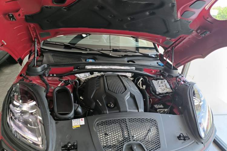 Used Porsche Macan 2022 Macan 2.0T Engine Bay